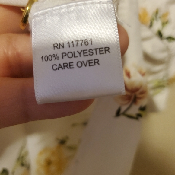 White Floral blouse 1X - Picture 3 of 3